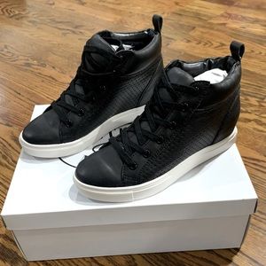 Steve Madden sneaker